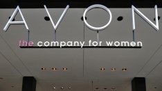 Cerberus купува бизнеса на Avon в Северна Америка