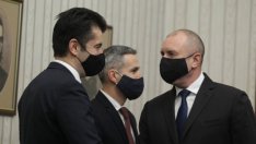 Президентът Радев връчи мандата за правителство на "Продължаваме промяната"