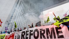 Протестиращи срещу пенсионната реформа нахлуха в сградата на Euronext в Париж