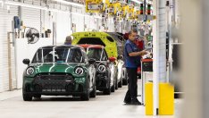 ЕК може да понижи митата върху вноса на изградени в Китай електромобили на VW и BMW