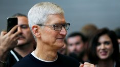 Бонусът на шефа на Apple се свива значително 