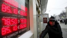 Рублата се обезцени до ново дъно