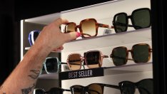 Акциите на производителя на Ray-Ban рязко скочиха след силен отчет
