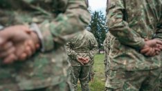 ЕС трябва да се научи да се защитава сам, докато Путин и Тръмп го притискат от изток и от запад