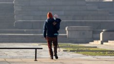 Бащите ще получат 2 месеца платен отпуск за отглеждане на дете до 8 години