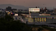 Toyota понижи прогнозата за годишната си печалба под натиска от митата 