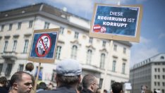 Правителствената криза в Австрия се засилва - мащабен протест иска нови избори