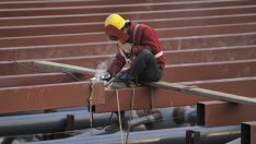 Китайските компании отчитат слаби печалби през първата половина на годината