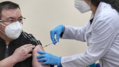 Обмислят редуване на присъствено и онлайн обучение за големите ученици