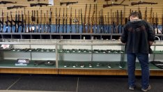 Графика на деня: САЩ и огнестрелните оръжия