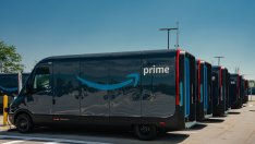 Amazon започва доставки с електрическите микробуси на Rivian в Европа