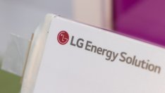 LG Energy посяга към короната при електромобилните батерии с рекордно IPO