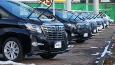 Toyota представи обновени версии на Alphard и Vellfire