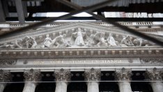 Китайски телекоми записват борсов спад след новината за делистването им от NYSE