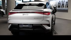 Европа може да посрещне 2030 г. с осем автомобилни фабрики в повече от необходимото