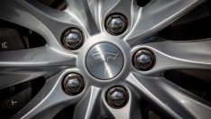 Акциите на Tesla изтриха 15% от стойността си преди началото на сесията