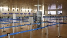 Пътуванията на българи в чужбина се сриват наполовина през март