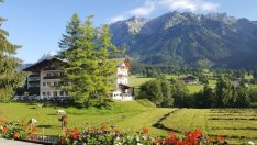 Интересът към почивки и пътувания в страната е във възход и през март