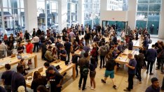 Акциите на Apple отбелязаха най-лошата си седмица от 17 месеца*