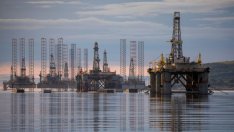 Цените на петрола потънаха до 5-месечно дъно