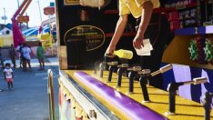 Заетостта в САЩ нараства с повече от очакваното през юли