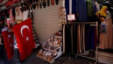 Турците започват да заобикалят магазините