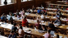 Една трета от студентите в България завършват бизнес, администрация или право