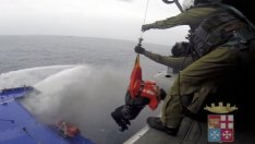 Продължават спасителните дейности на гръцкия ферибот