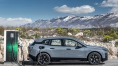 BMW връща в сервизите iX и i4 заради проблем с батериите