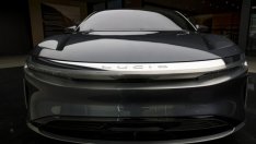 Акциите на Lucid се сриват с над 13%