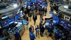 Заплахата от нови санкции сложи край на серията от ръстове на Wall Street