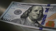 В опасност ли е доларът?