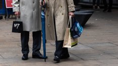 Продажбите на дребно във Великобритания нарастват повече от очакваното през август