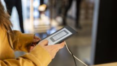 Amazon представи нов базов четец Kindle за 99 долара