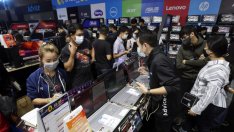 Продажбите на компютри достигнаха върха си отпреди 10 години