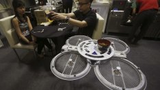 Сингапурски ресторант обслужва клиентите си с дрони