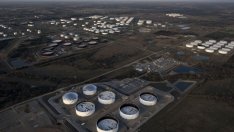 Защо американският петрол се срина до под 3 долара за барел?