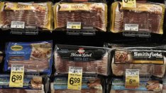 Коронавирусът накара американците да посегнат към пакетираната храна 