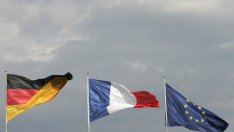 Частният сектор на еврозоната изплува от 6-месечното дъно през юли