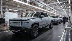 Rivian отчете по-ниска от очакваното загуба, но парите привършват