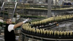 Печалбата на AB InBev се сви заради влошаване на бизнеса в Бразилия