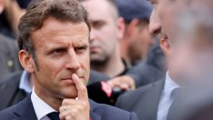 Макрон бе наказан заради надменния си стил