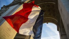 ЕС даде още две години на Франция да свие дефицита си под 3%