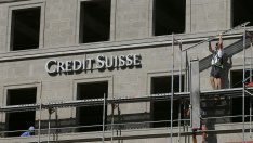 Credit Suisse обмисля да съкрати около 5000 работни места
