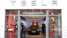 Мъск иска да отпише Tesla от борсата при цена на акциите ѝ от 420 долара*