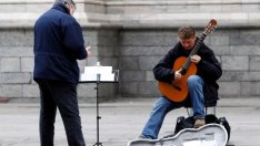 Да платиш бакшиш на уличния музикант със смартфона
