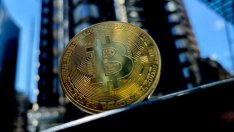 Биткойнът се сви под 32 хил. долара, след като САЩ си върнаха откупа за Colonial