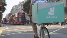 Uber се готви да купи европейската компания за доставка на храна Deliveroo?