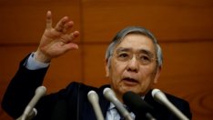  Японската централна банка държи на хлабавата си политика 