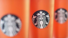 Стратегията на лидера на Starbucks продължава да се отплаща